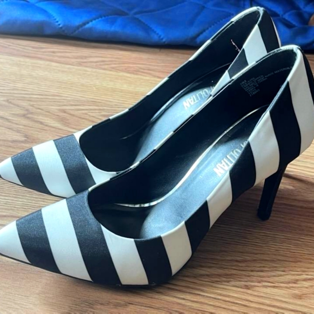 Black and White Women's Pumps (Size 8)